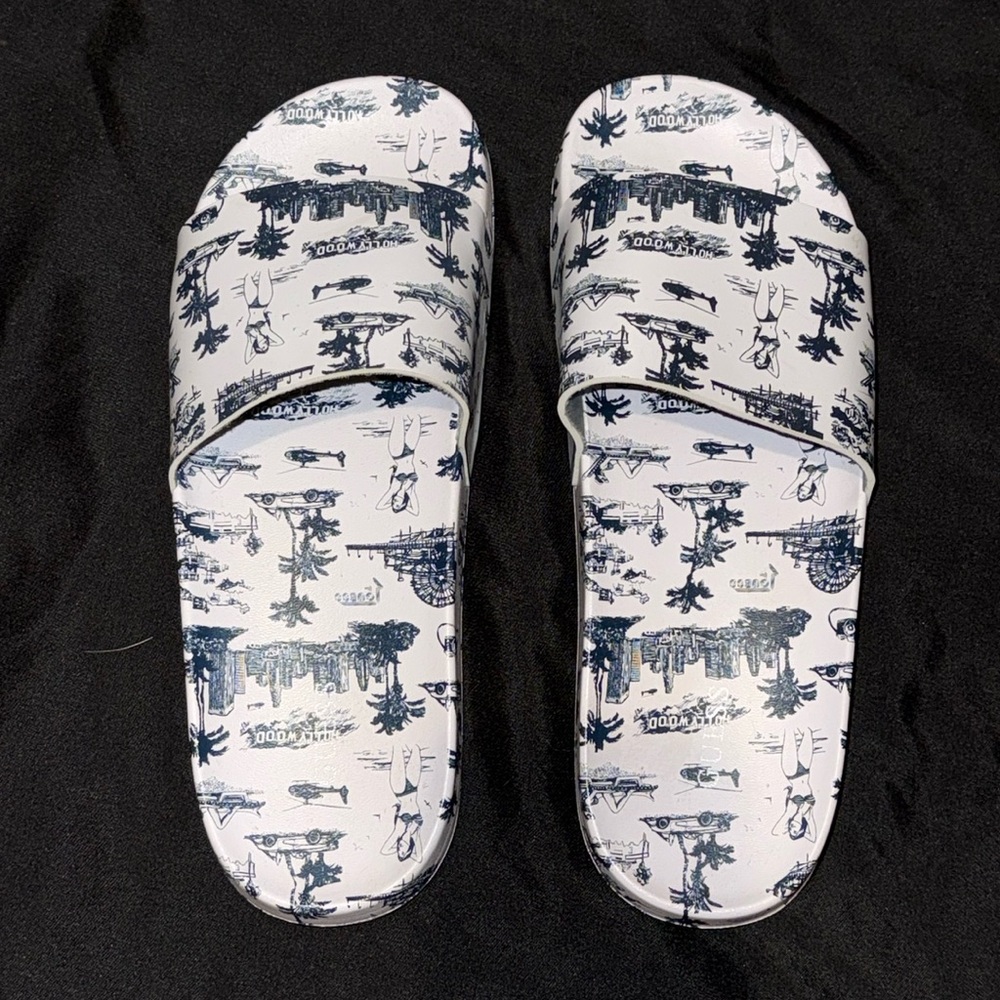 Guess Boat Slides size 8M, never worn.